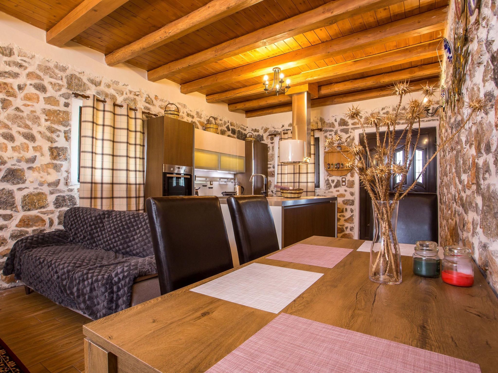 Schöne Steinvilla im Wald-Inside