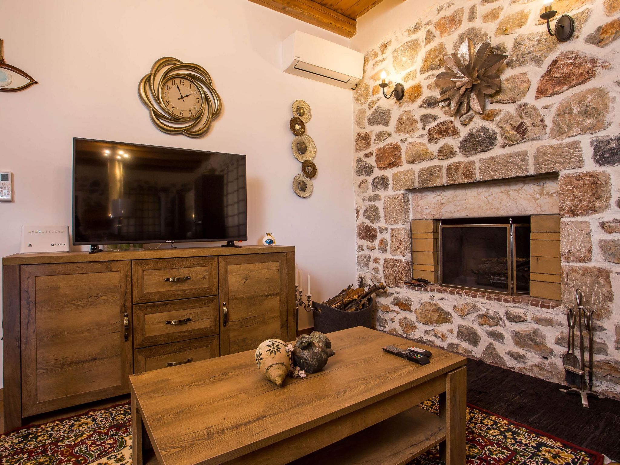 Schöne Steinvilla im Wald-Inside