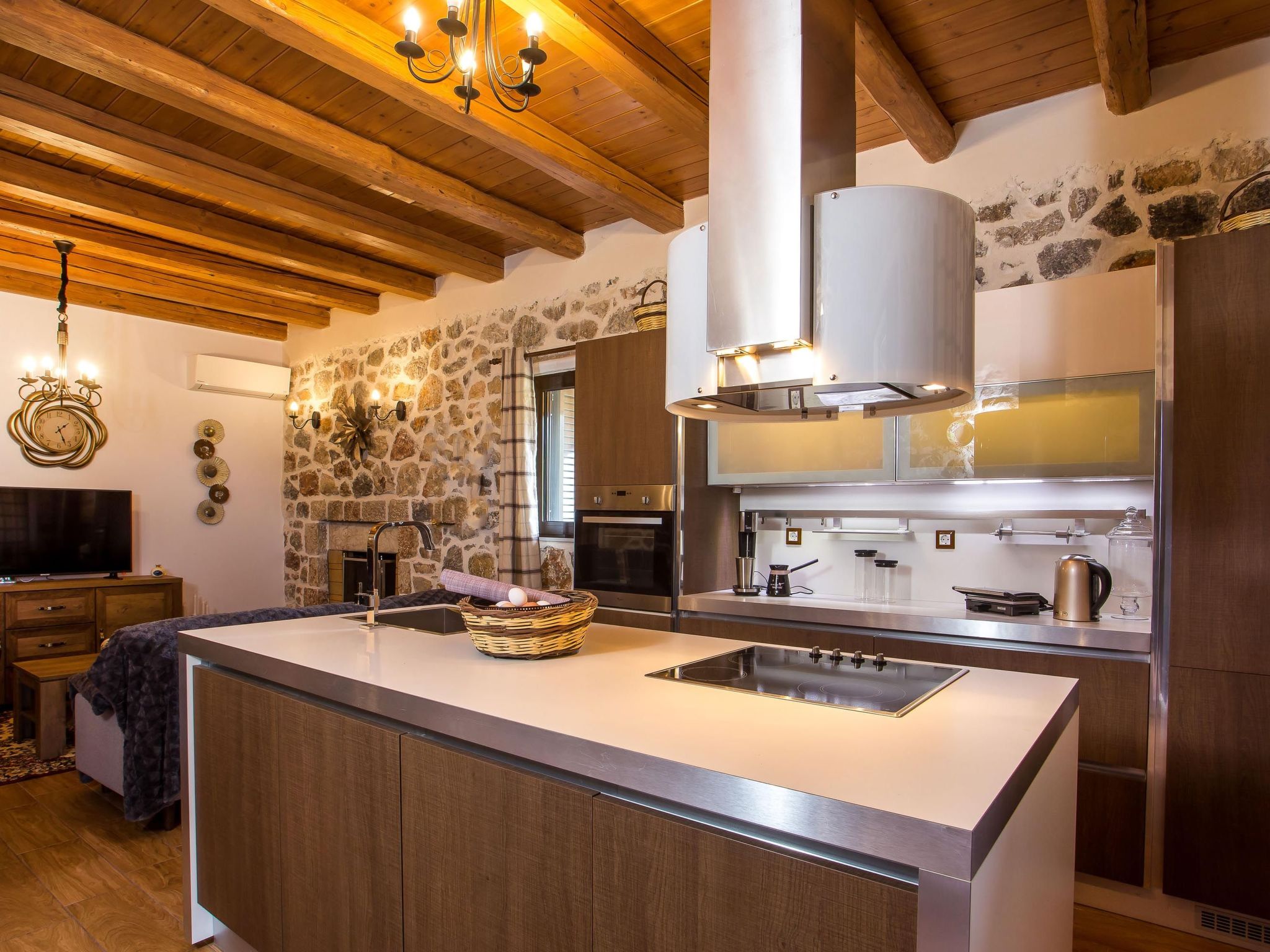 Schöne Steinvilla im Wald-Inside