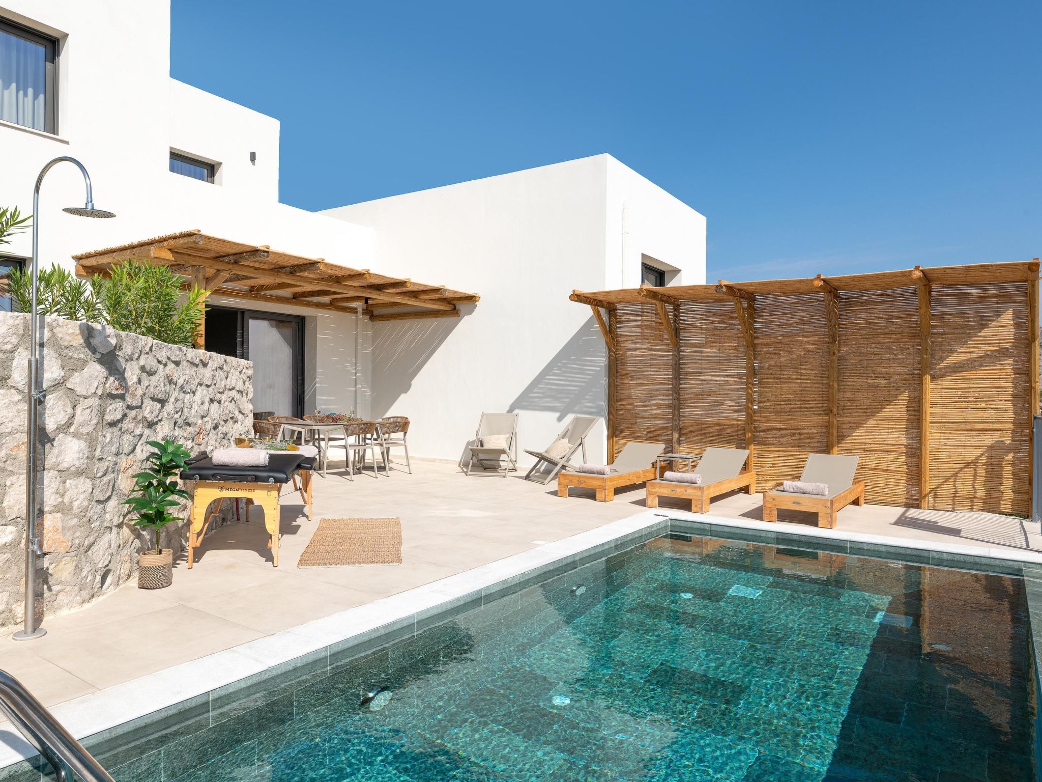 Massari Hills - Fuge - Outside