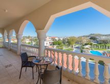 Geräumige Villa Evelyn für 10 Personen mit Pool