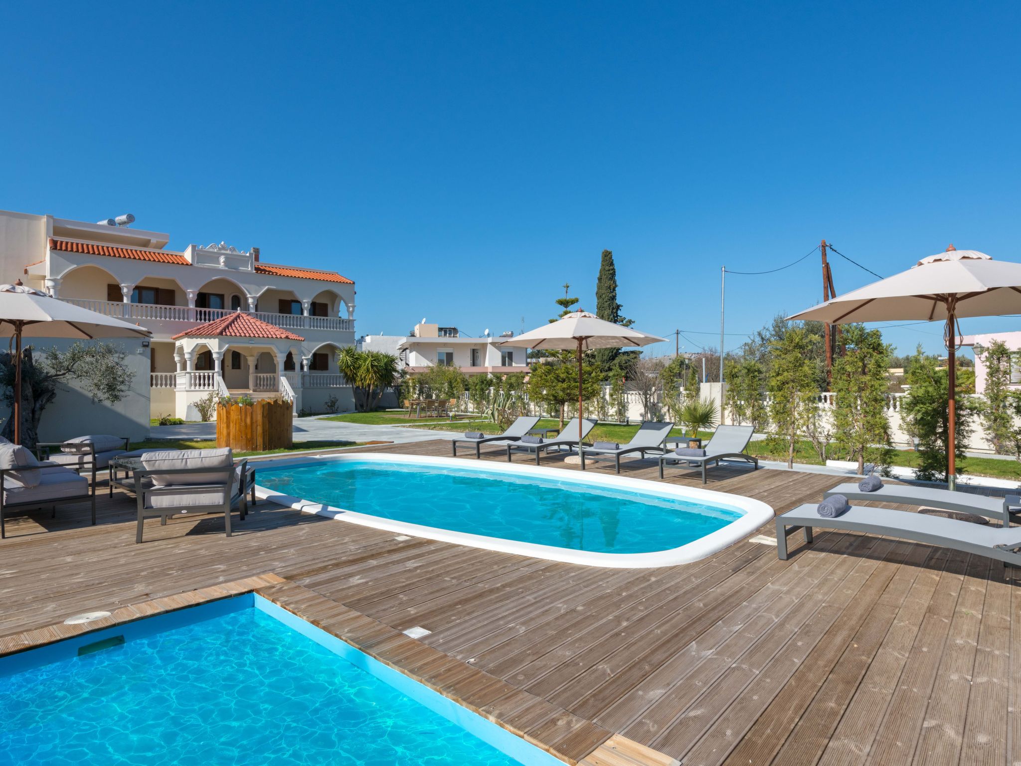 Geräumige Villa Evelyn für 10 Personen mit Pool — view 1 of 25