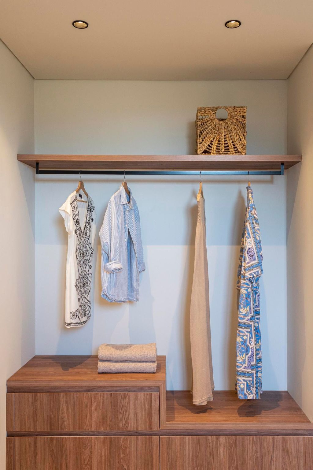 Massari Hills- Mer Armie-Image-tags.info