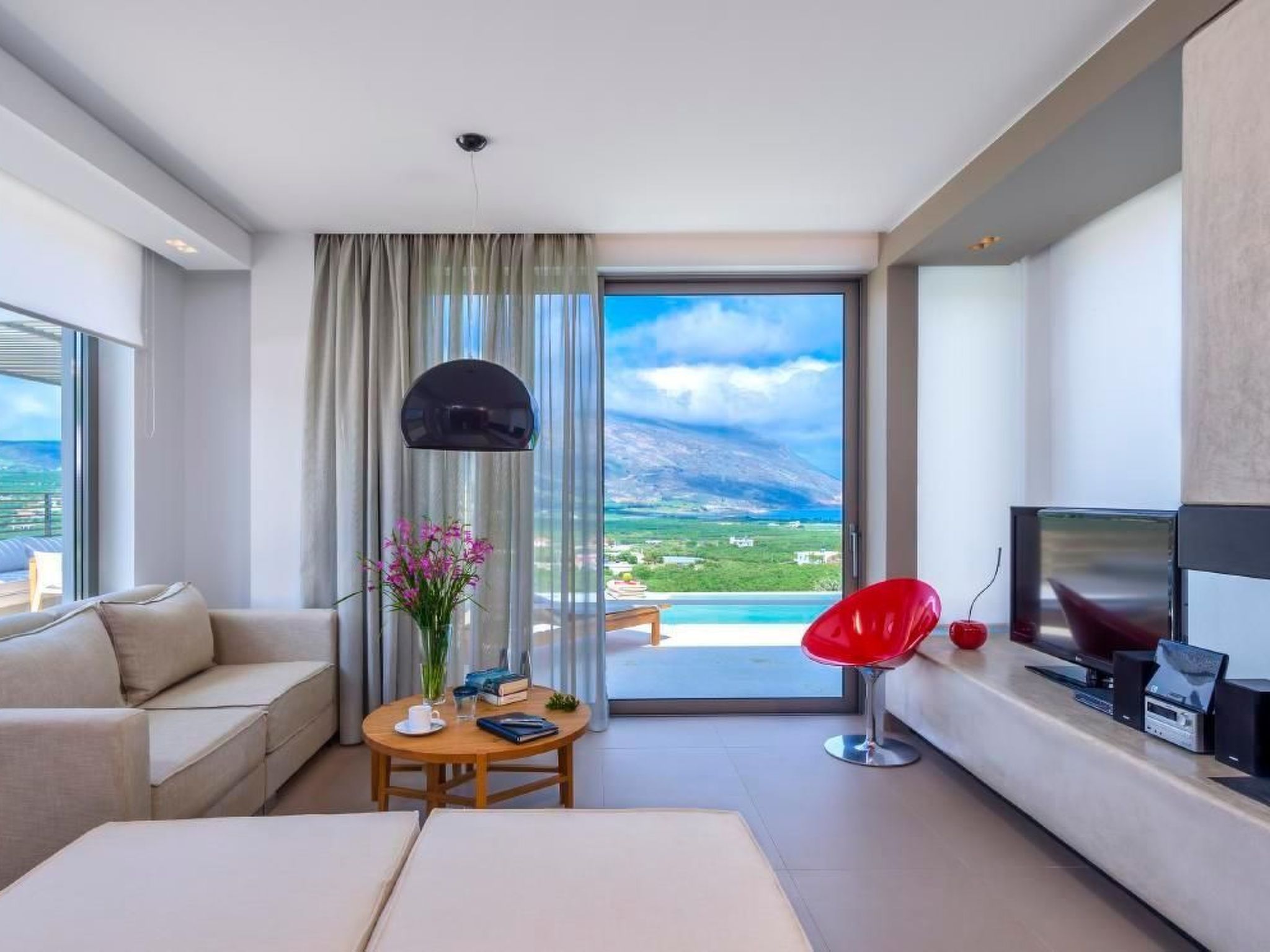 "Villa Charisma" mit eigenem Pool-Binnen