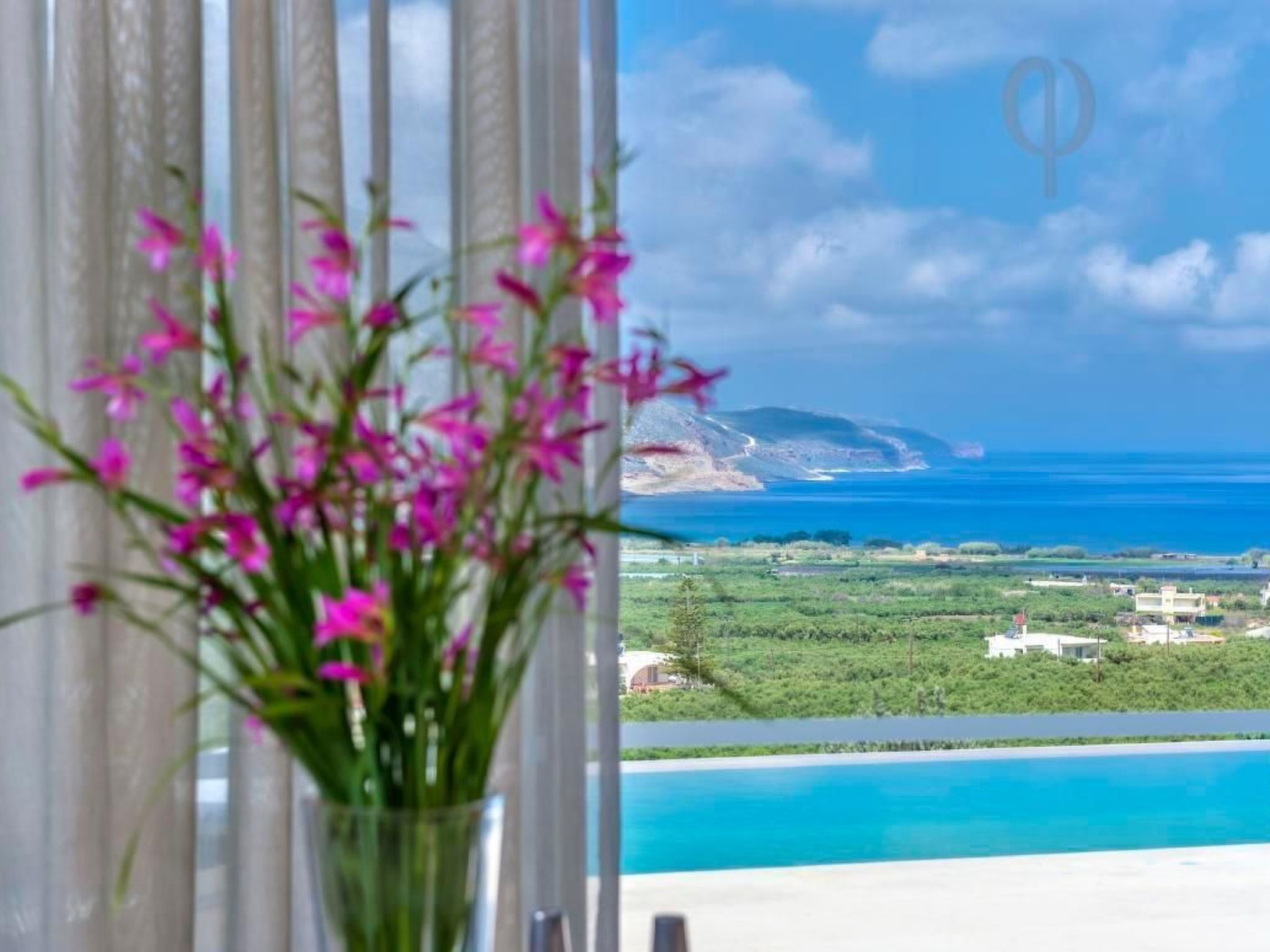 "Villa Charisma" mit eigenem Pool-Binnen