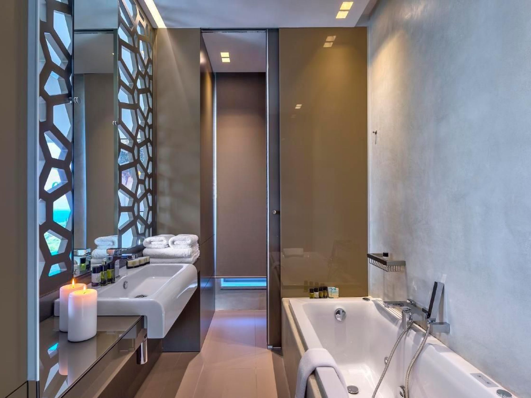 "Villa Charisma" mit eigenem Pool-Binnen