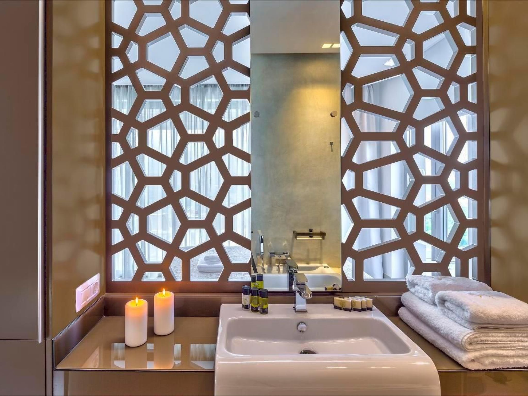 "Villa Charisma" mit eigenem Pool-Binnen