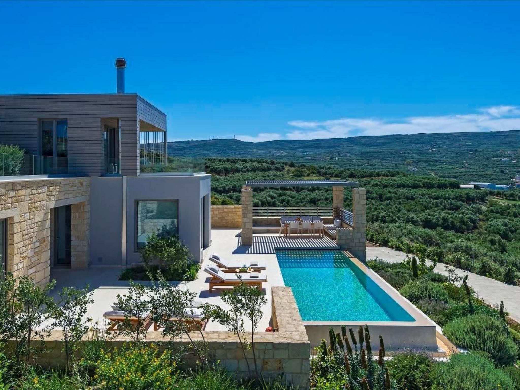 "Villa Charisma" mit eigenem Pool-Binnen