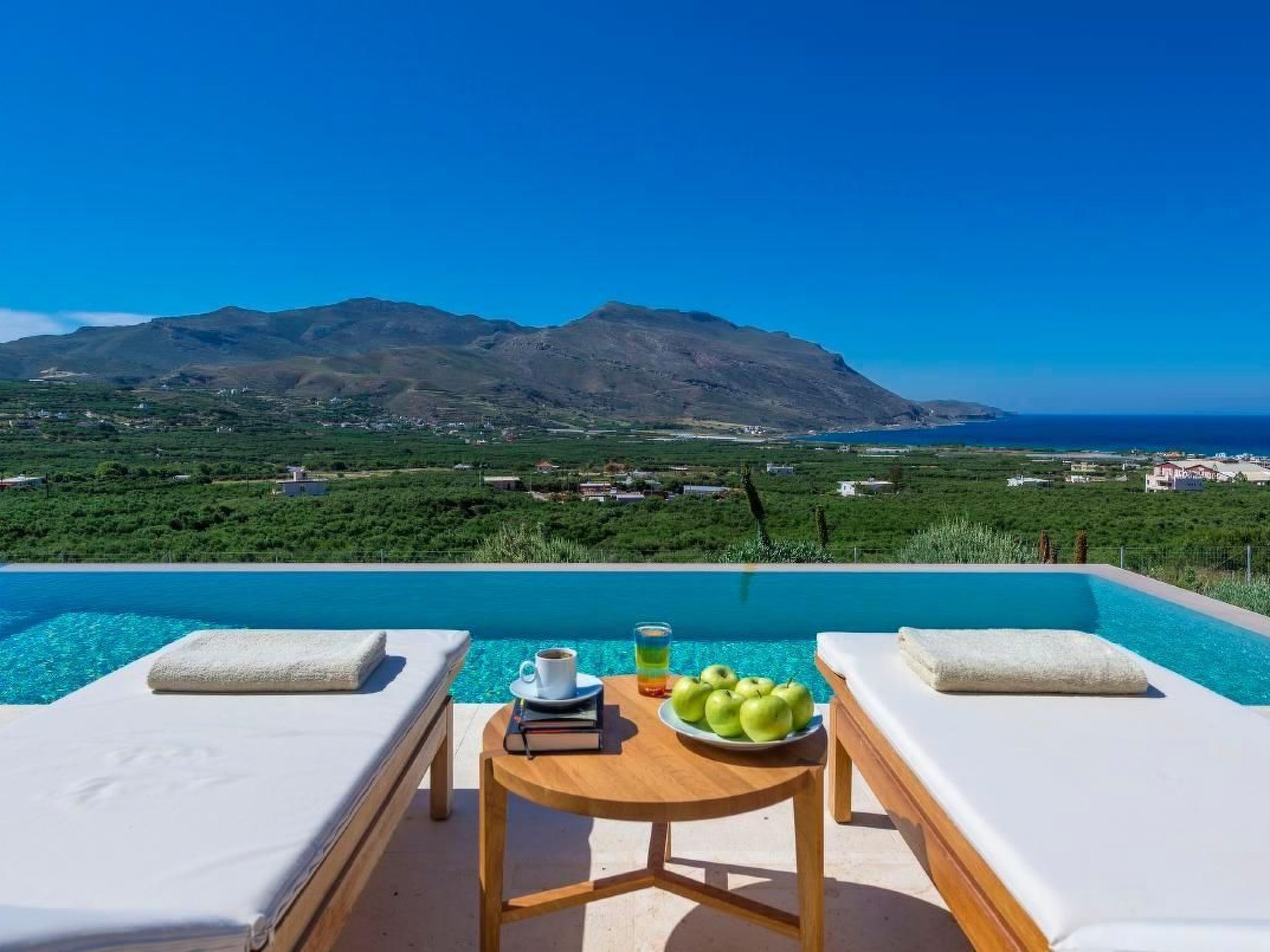 "Villa Charisma" mit eigenem Pool-Binnen