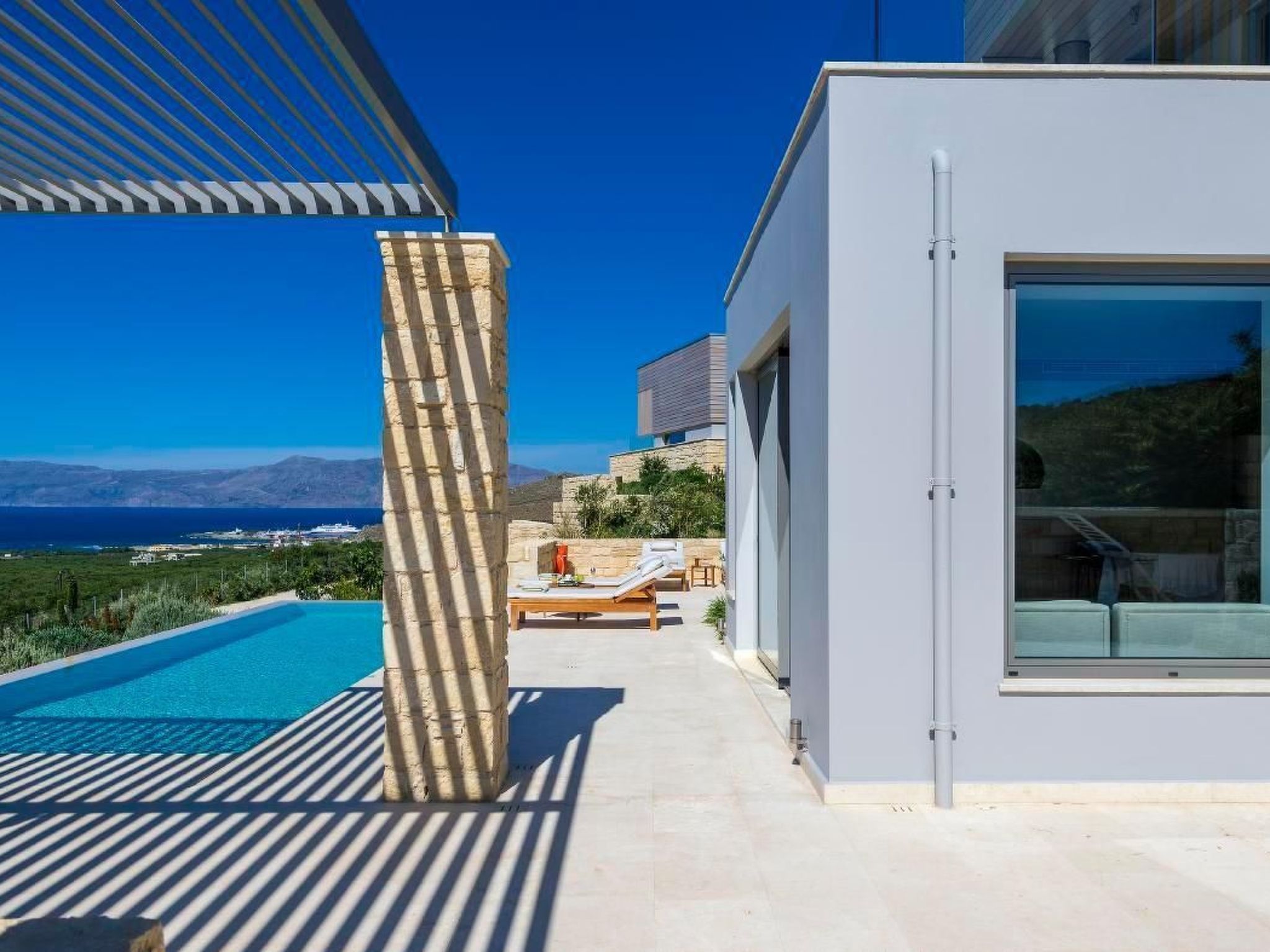 "Villa Charisma" mit eigenem Pool-Binnen