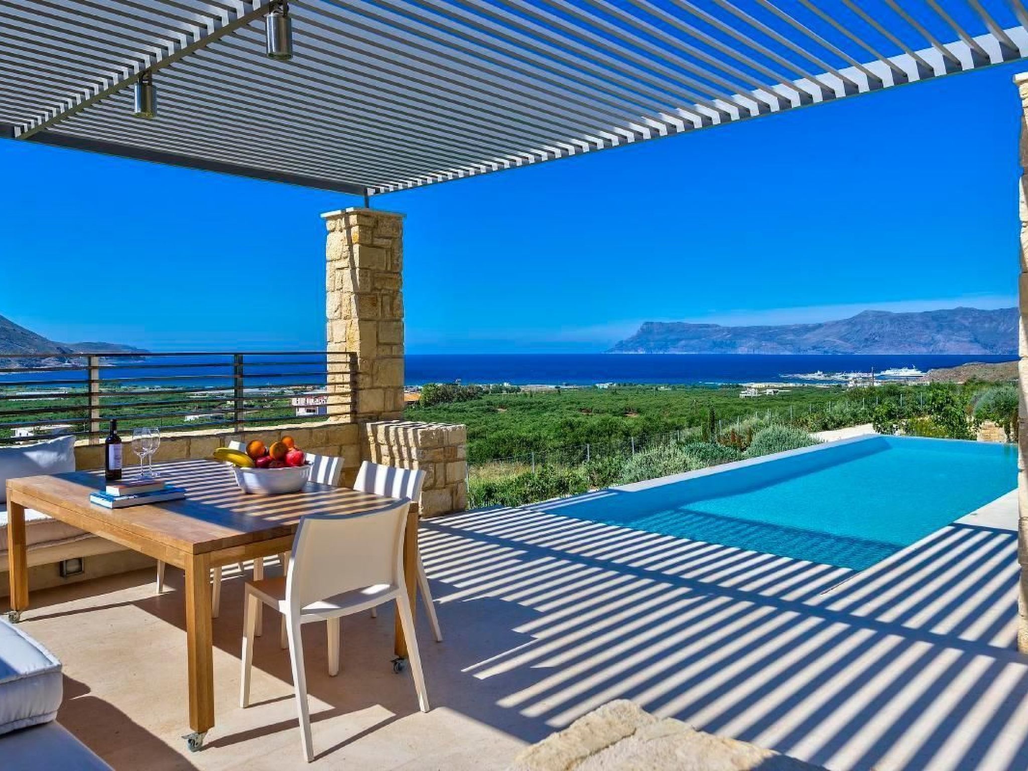 "Villa Charisma" mit eigenem Pool-Binnen