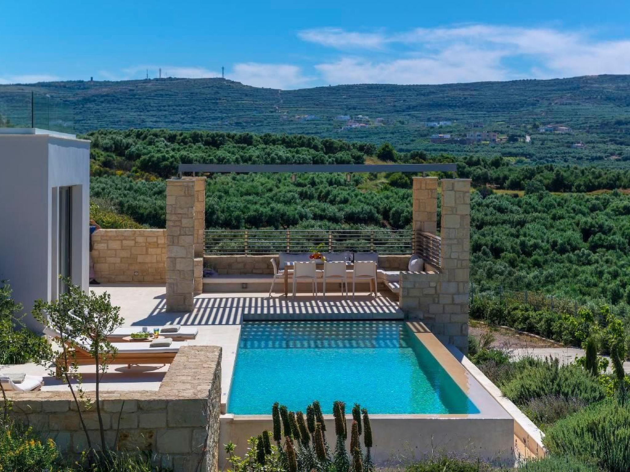 "Villa Charisma" mit eigenem Pool-Binnen