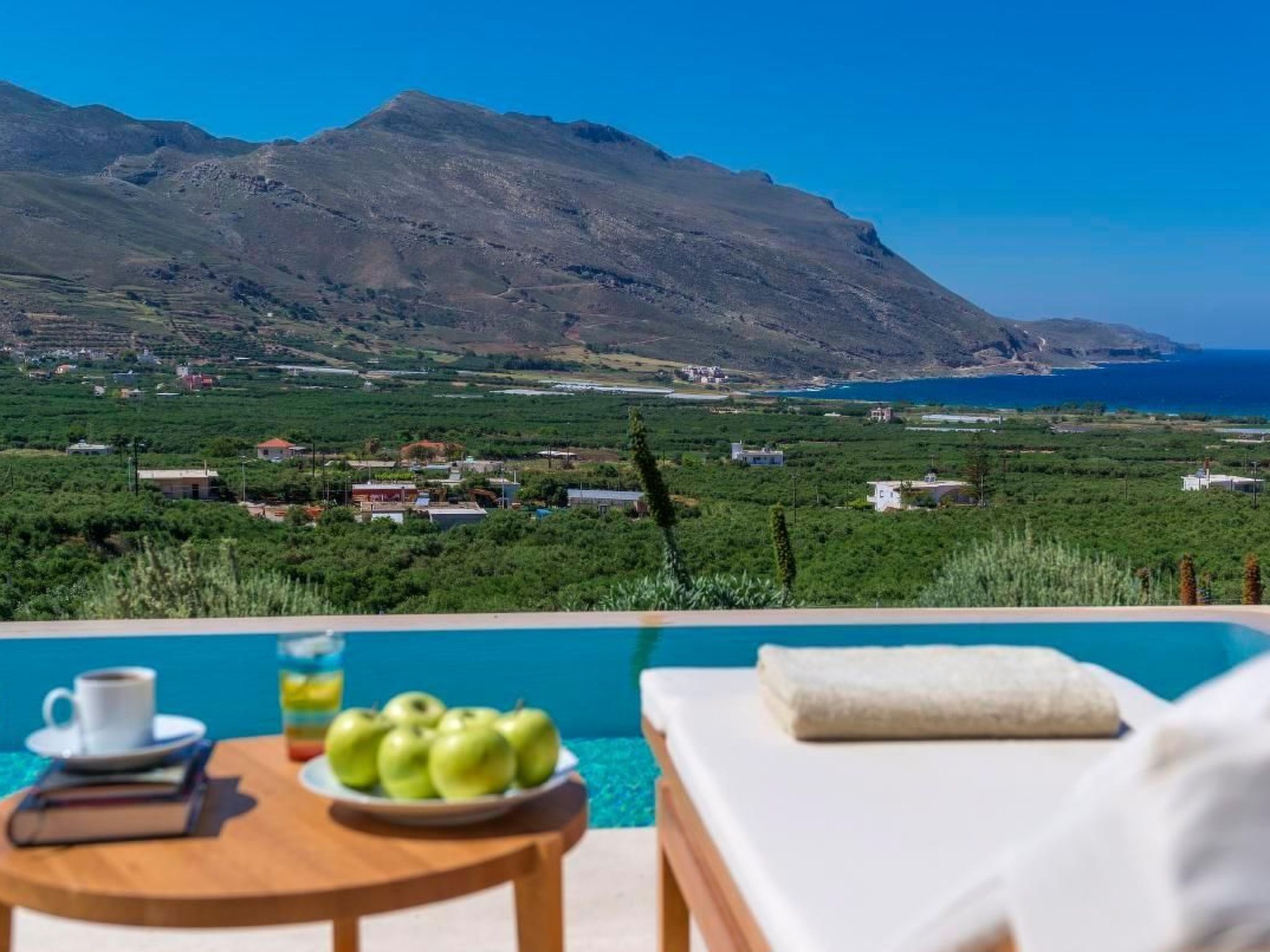 "Villa Charisma" mit eigenem Pool-Binnen