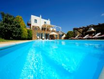 Villa mit Blick auf das Wasser