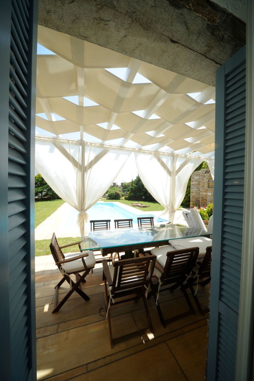 Villa mit Blick auf das Wasser-Image-tags.info