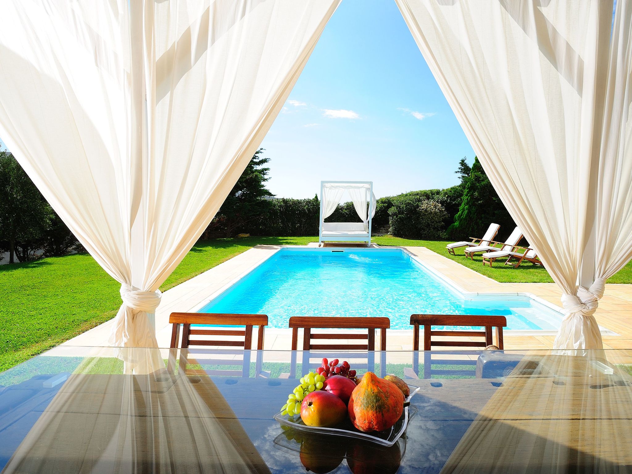 Villa mit Blick auf das Wasser-Image-tags.info