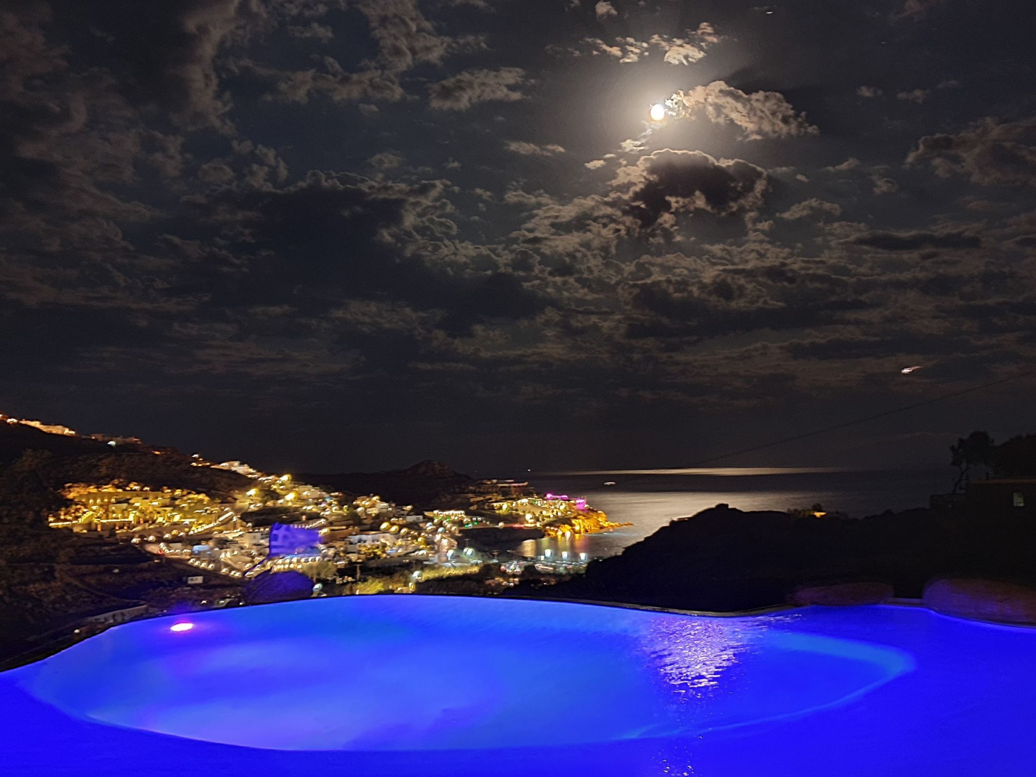 "Paraga Villa 1" mit Whirlpool-Dehors