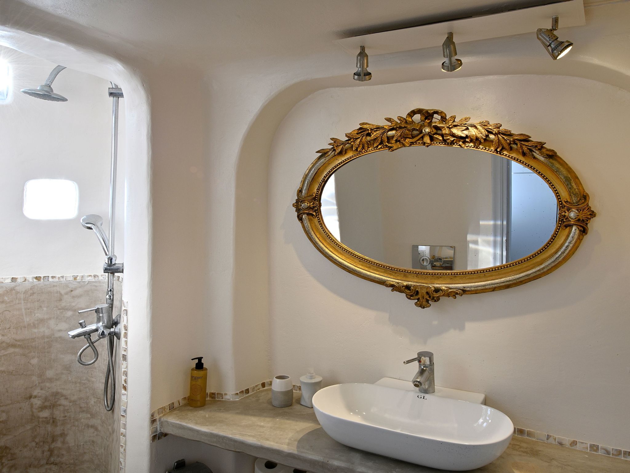 "Paraga Villa 1" mit Whirlpool-Dedans