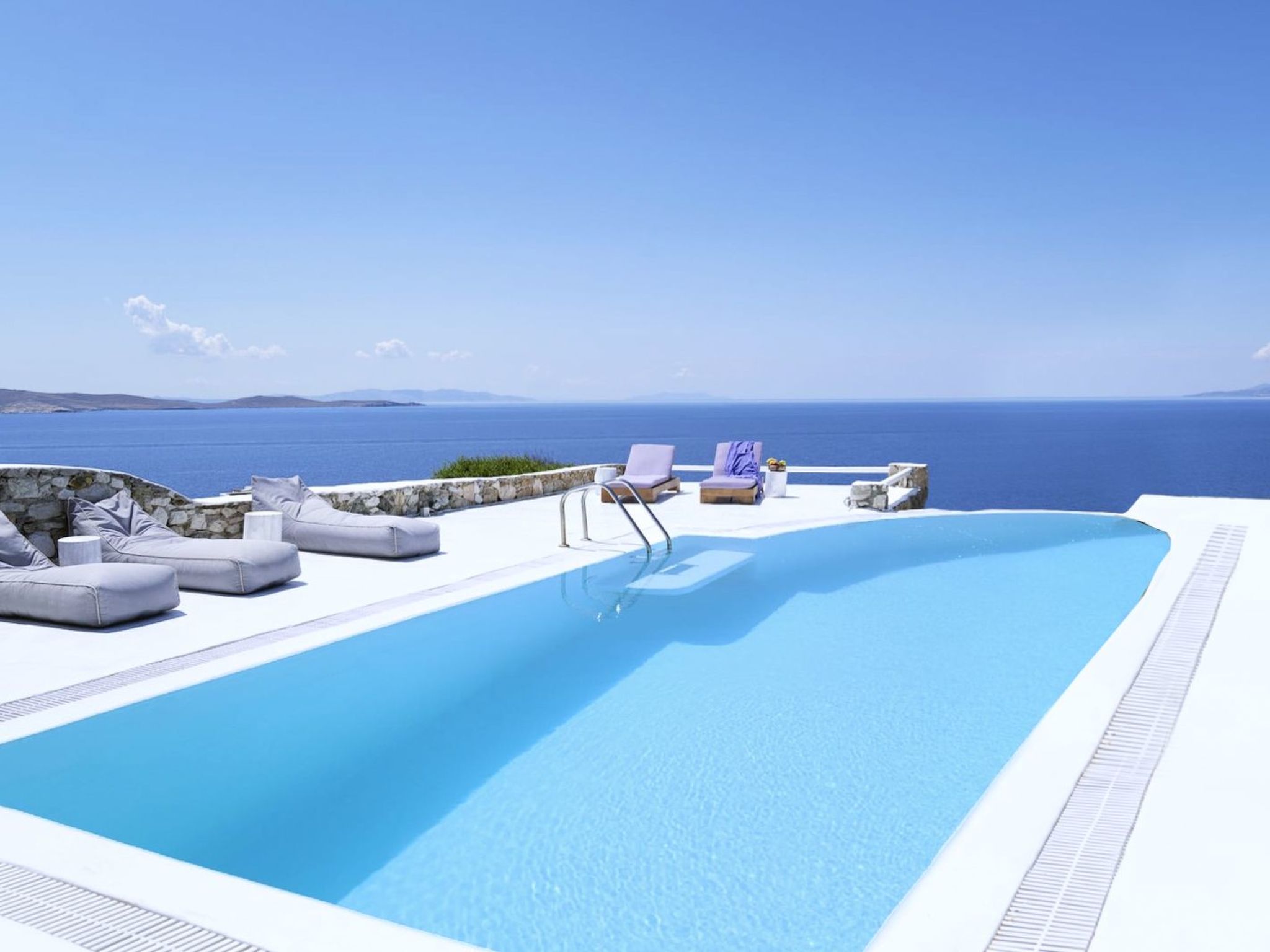 SUPERB BEACH ACCESS LUXURY SEA VILLA POOL by Calypso Sunset-Binnen