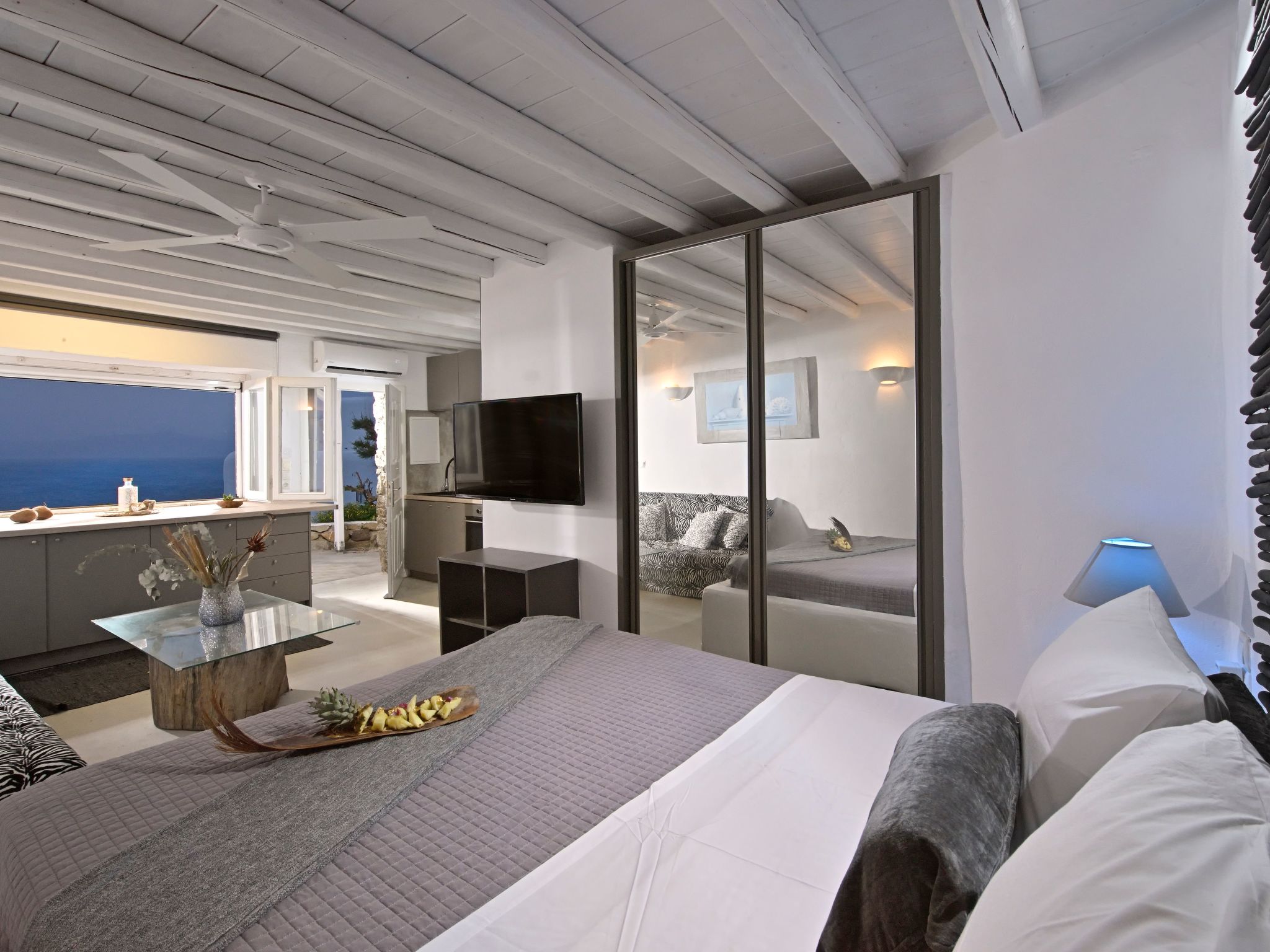 SUPERB BEACH ACCESS LUXURY SEA VILLA POOL by Calypso Sunset-Binnen