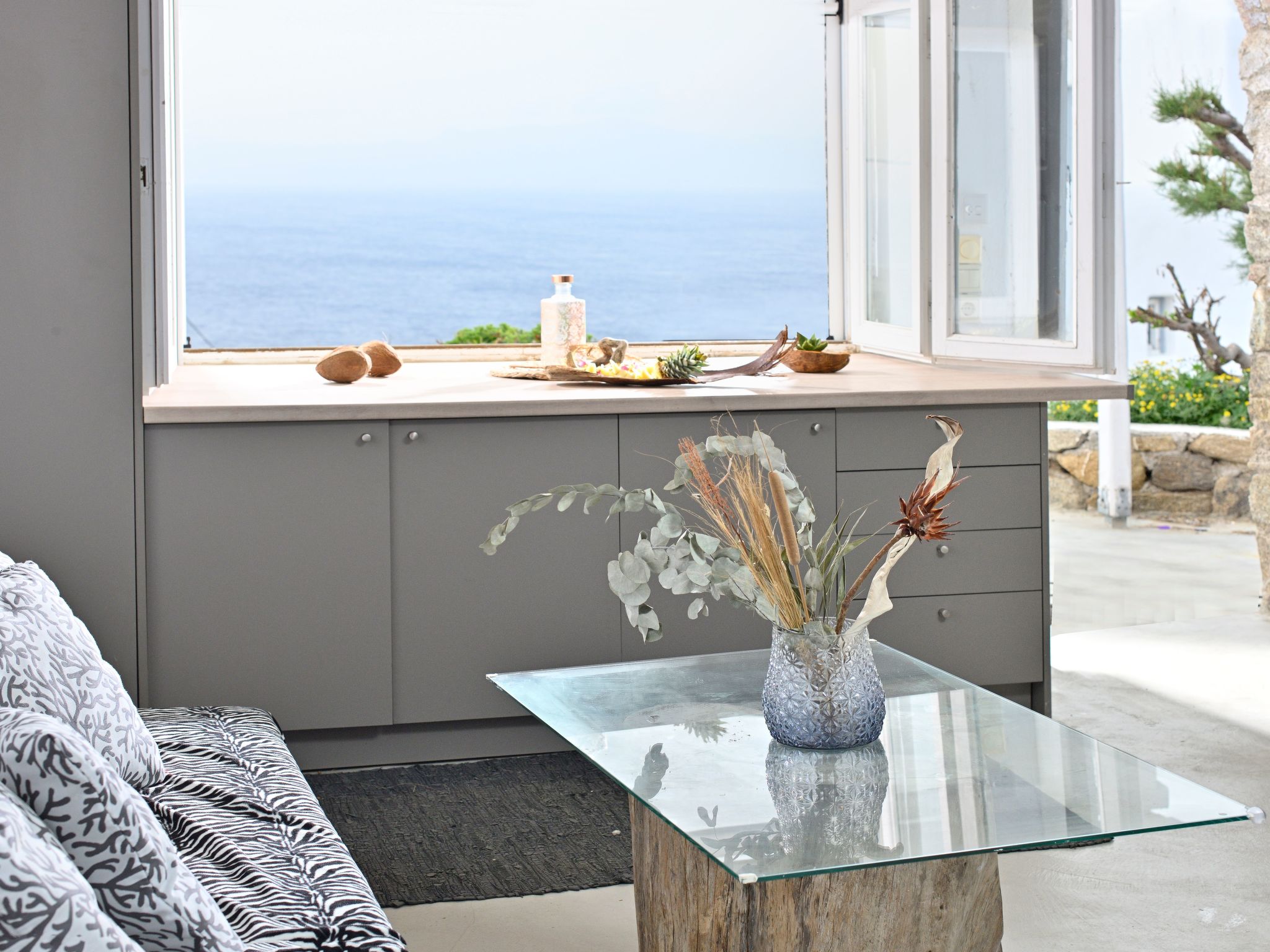 SUPERB BEACH ACCESS LUXURY SEA VILLA POOL by Calypso Sunset-Binnen