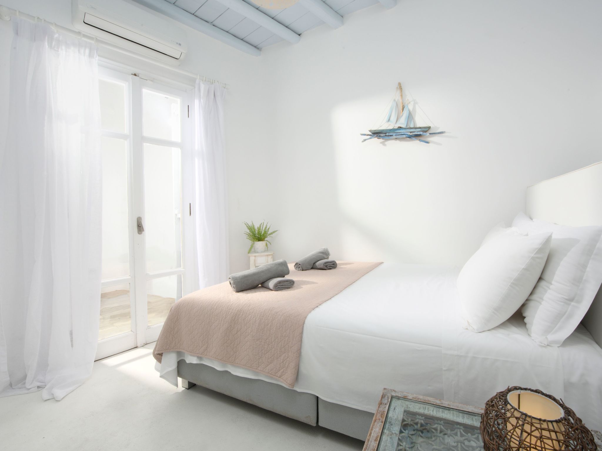 SUPERB BEACH ACCESS LUXURY SEA VILLA POOL by Calypso Sunset-Binnen