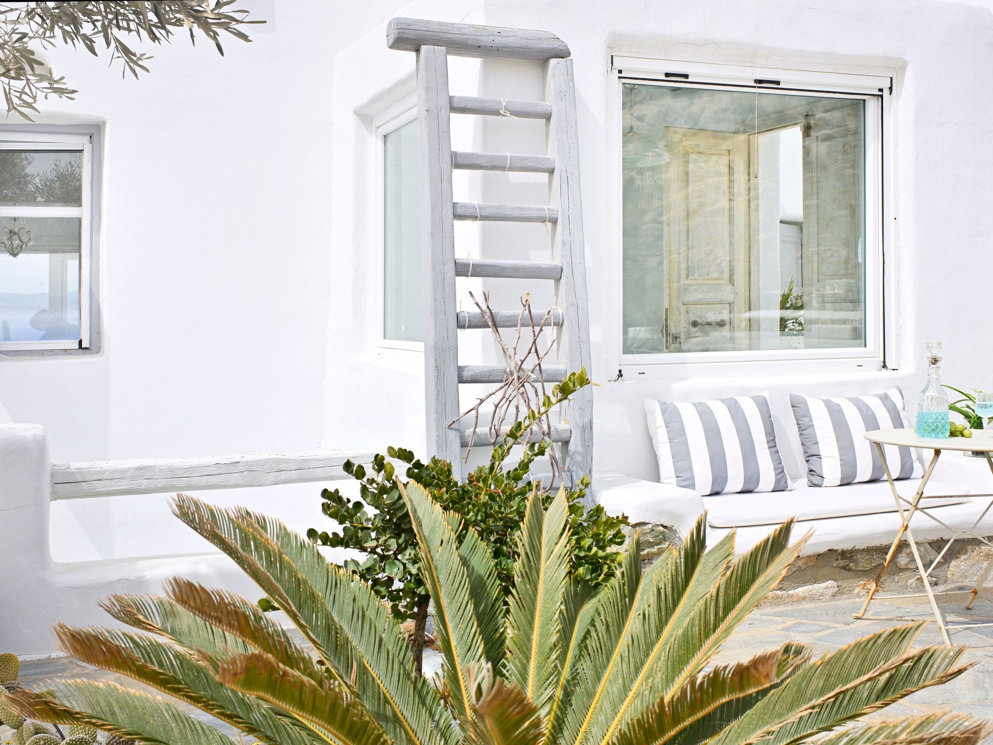 SUPERB BEACH ACCESS LUXURY SEA VILLA POOL by Calypso Sunset-Binnen