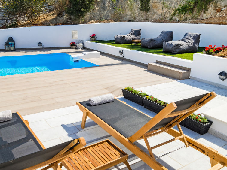 Villas to rent in Greece details