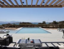 Villa Elesia II: Direct aan zee op Paros met privézwembad voor 9 personen - thumbnail 1
