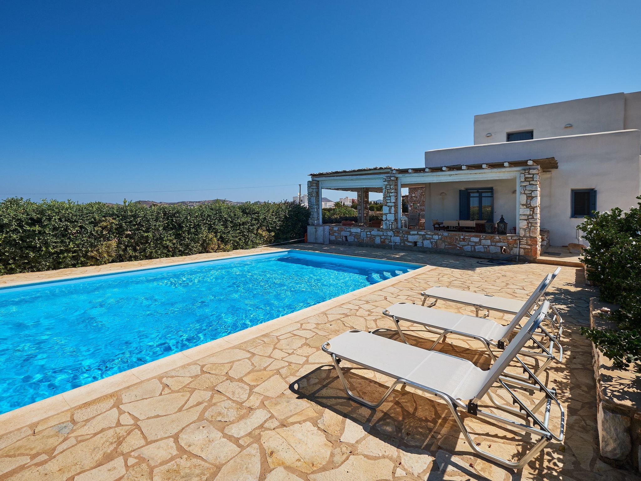 Große, komfortable Pool-Villa, Strand zu Fuß erreichbar — view 1 of 49