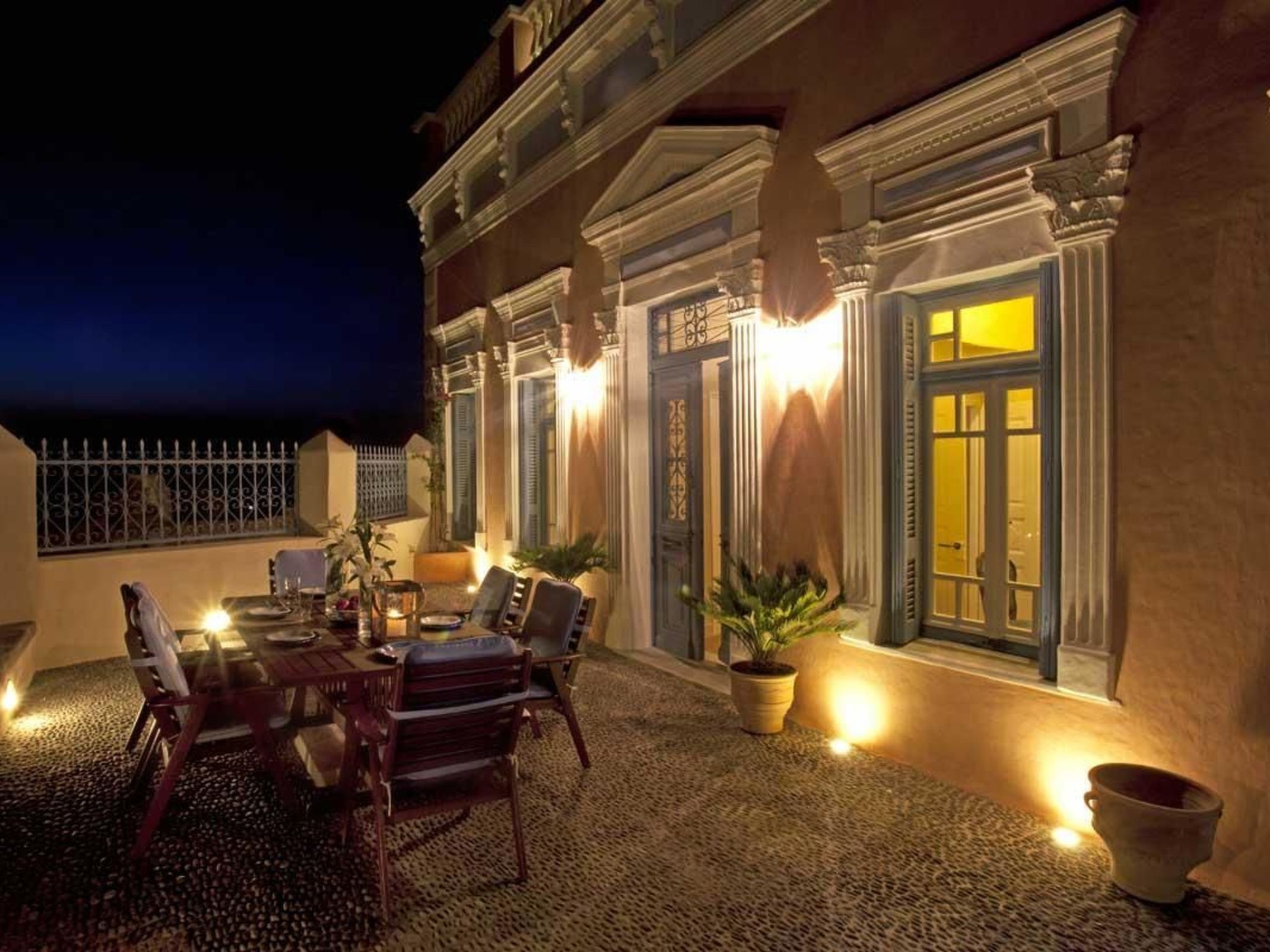 "Oia Mansion" mit Whirlpool-Dehors