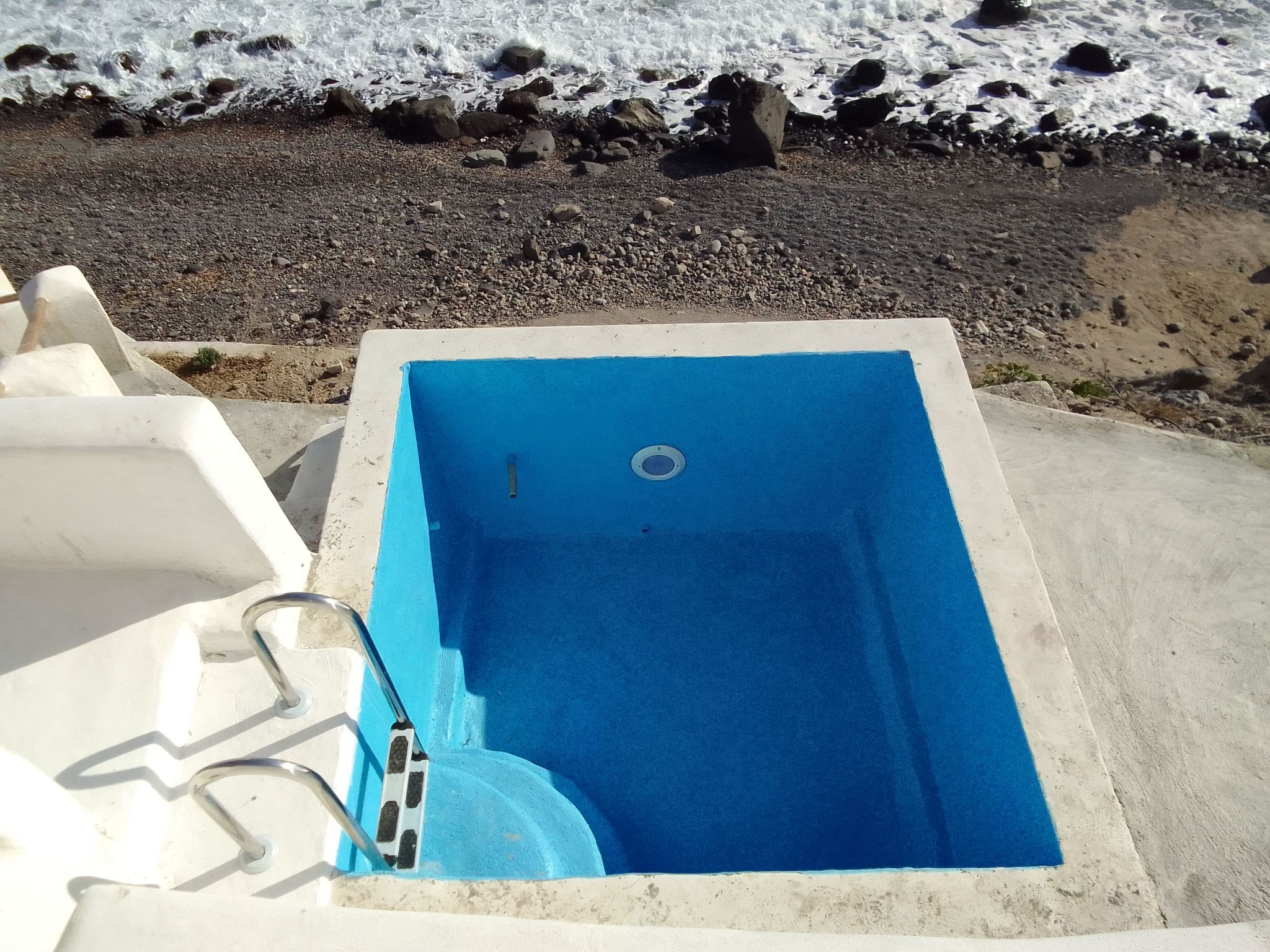 Charmantes Ferienhaus in Ia mit Privater Terrasse-Outside