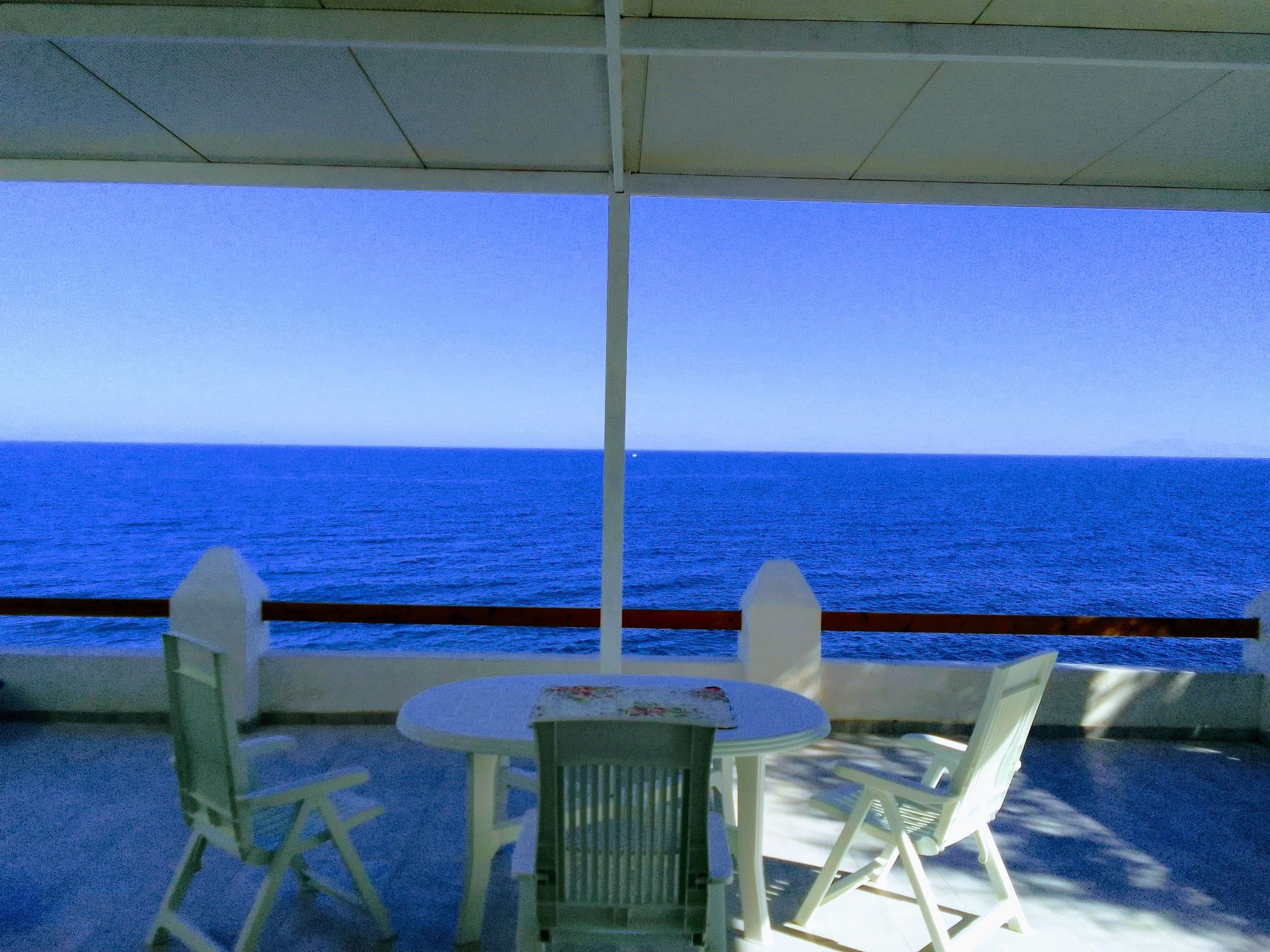 Charmantes Ferienhaus in Ia mit Privater Terrasse-Outside