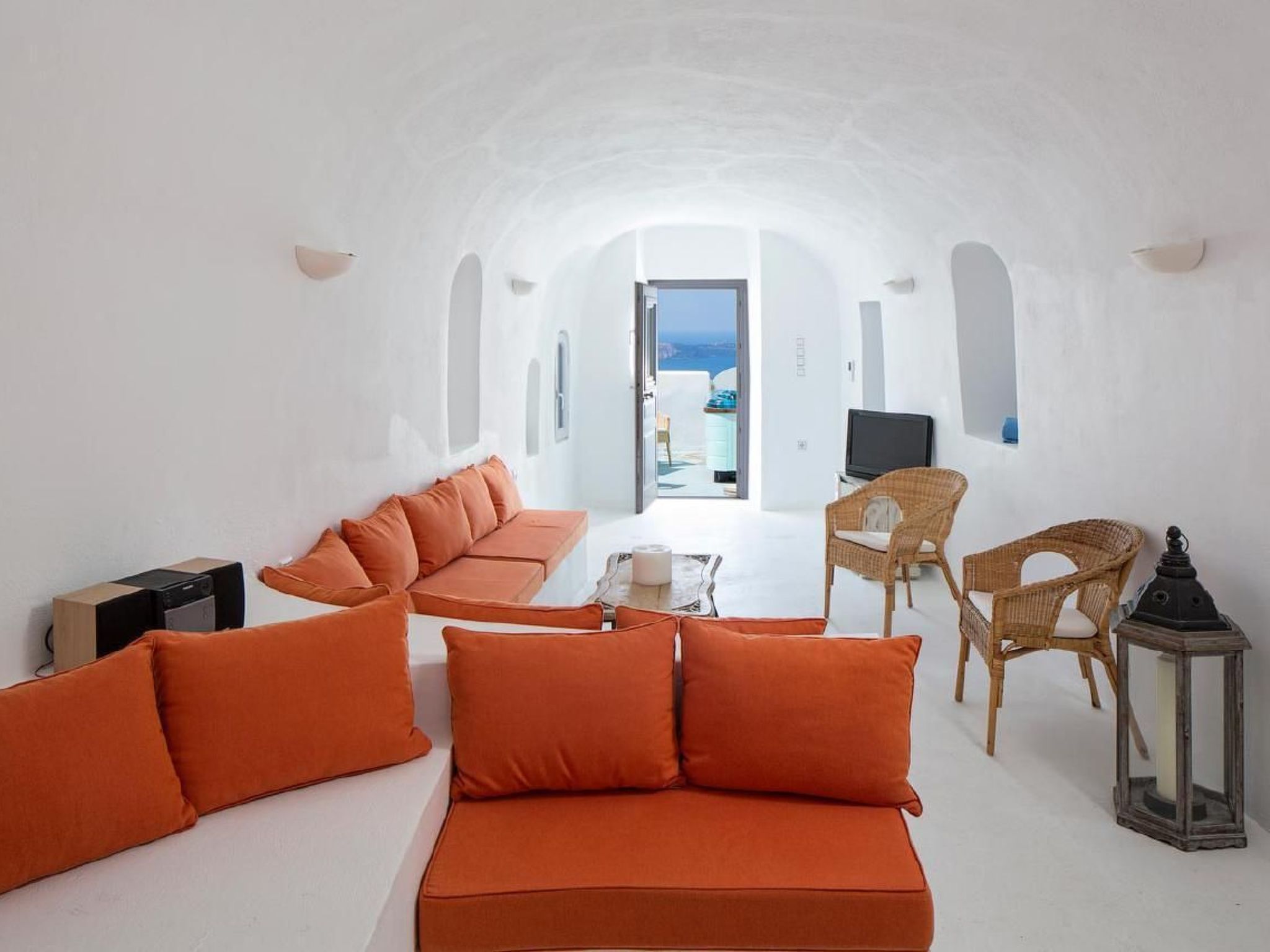 Stilvolle Villa mit Pool und herrlichem Meerblick — Living Room (5 of 9)
