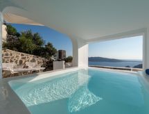 Charaktervolle Villa mit Tauchbecken und fantastischer Aussicht