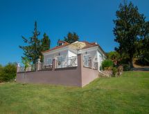 Ruime villa met privézwembad, tuin en zeezicht op 1 km van Zakynthos-stad - thumbnail 1