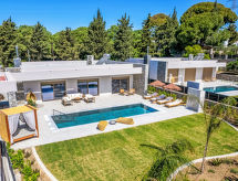 Ruby Paradise: Luxe villa aan zee met privézwembad op Rhodos - thumbnail 1