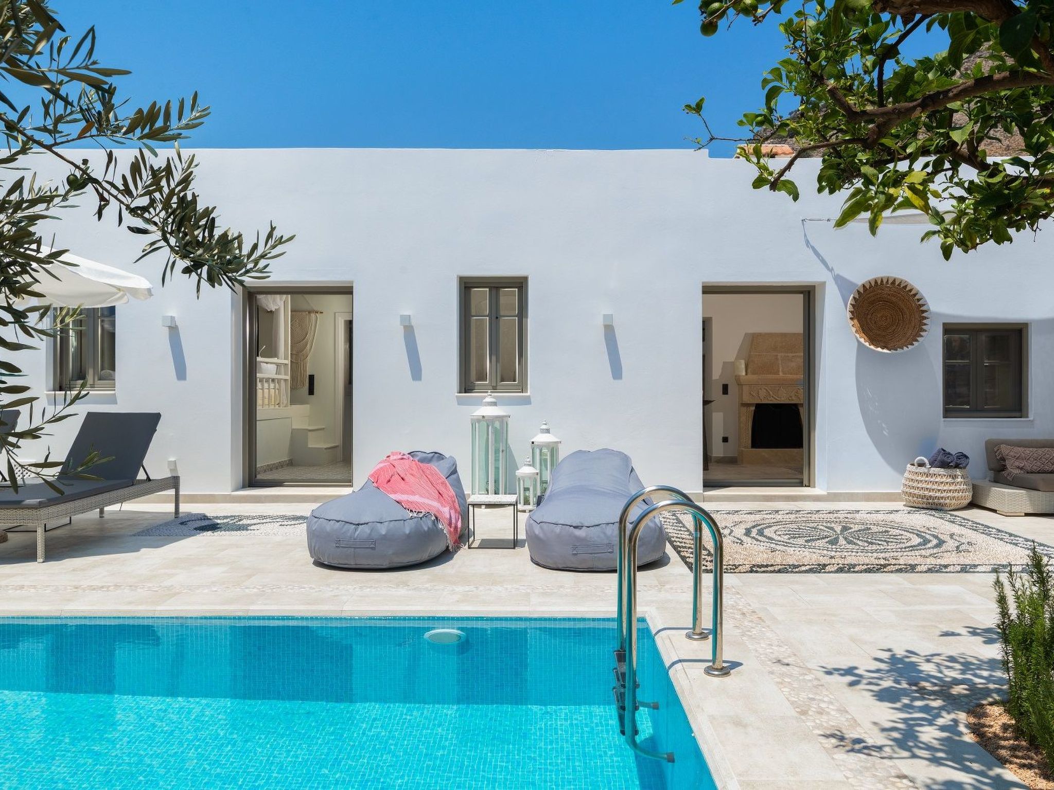 In Pefki mit privatem Pool