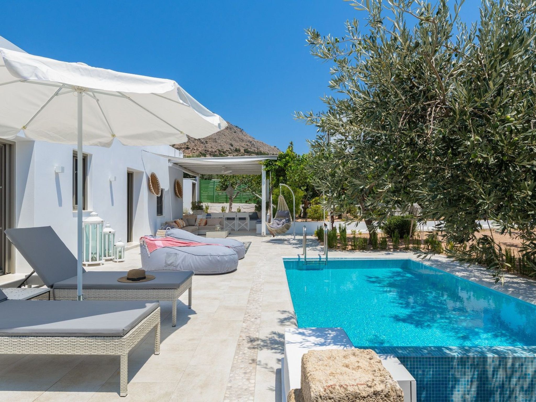 In Pefki mit privatem Pool