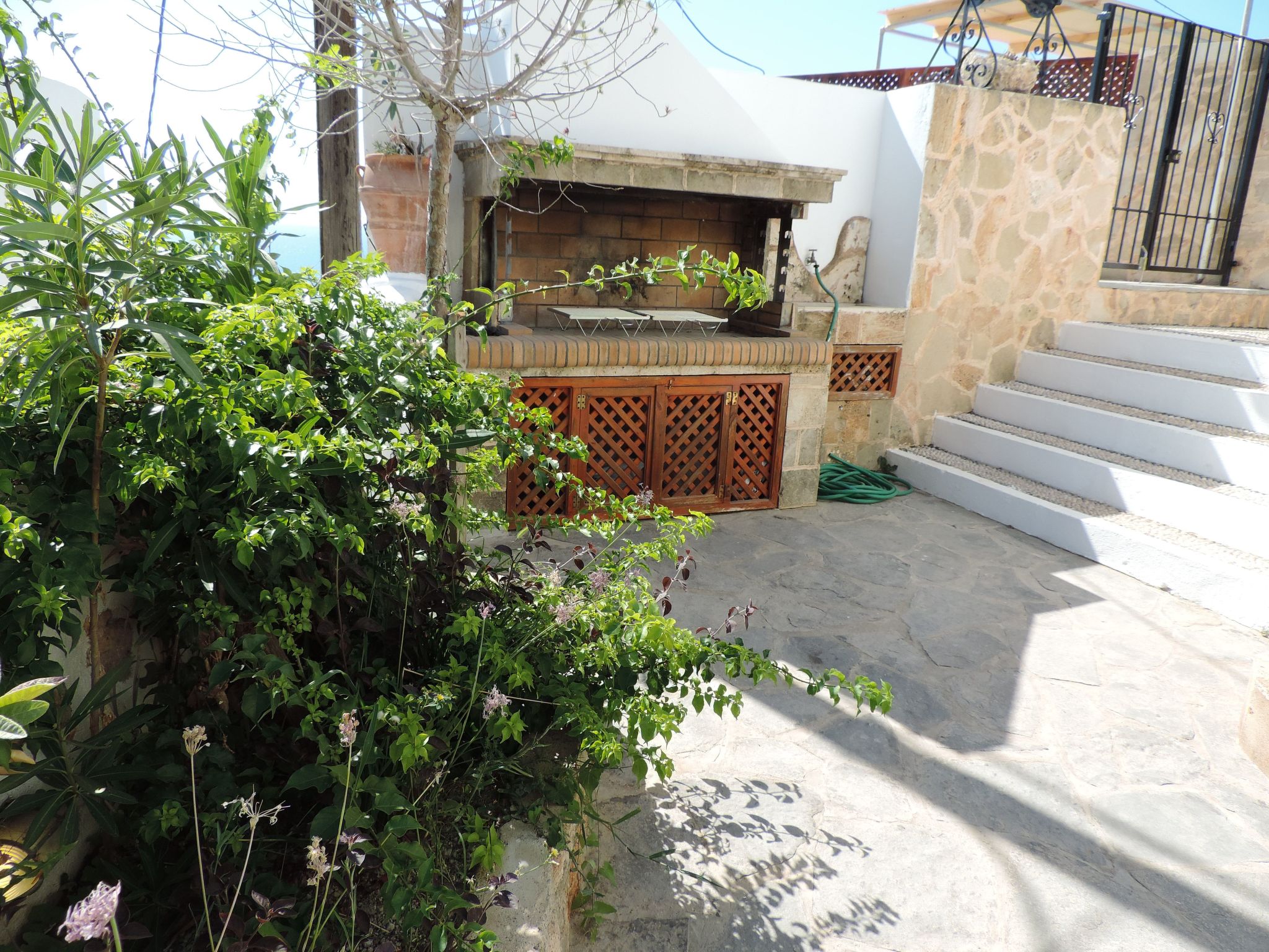 Private Villa mit herrlichem Blick auf das Meer und das Dorf-Outside