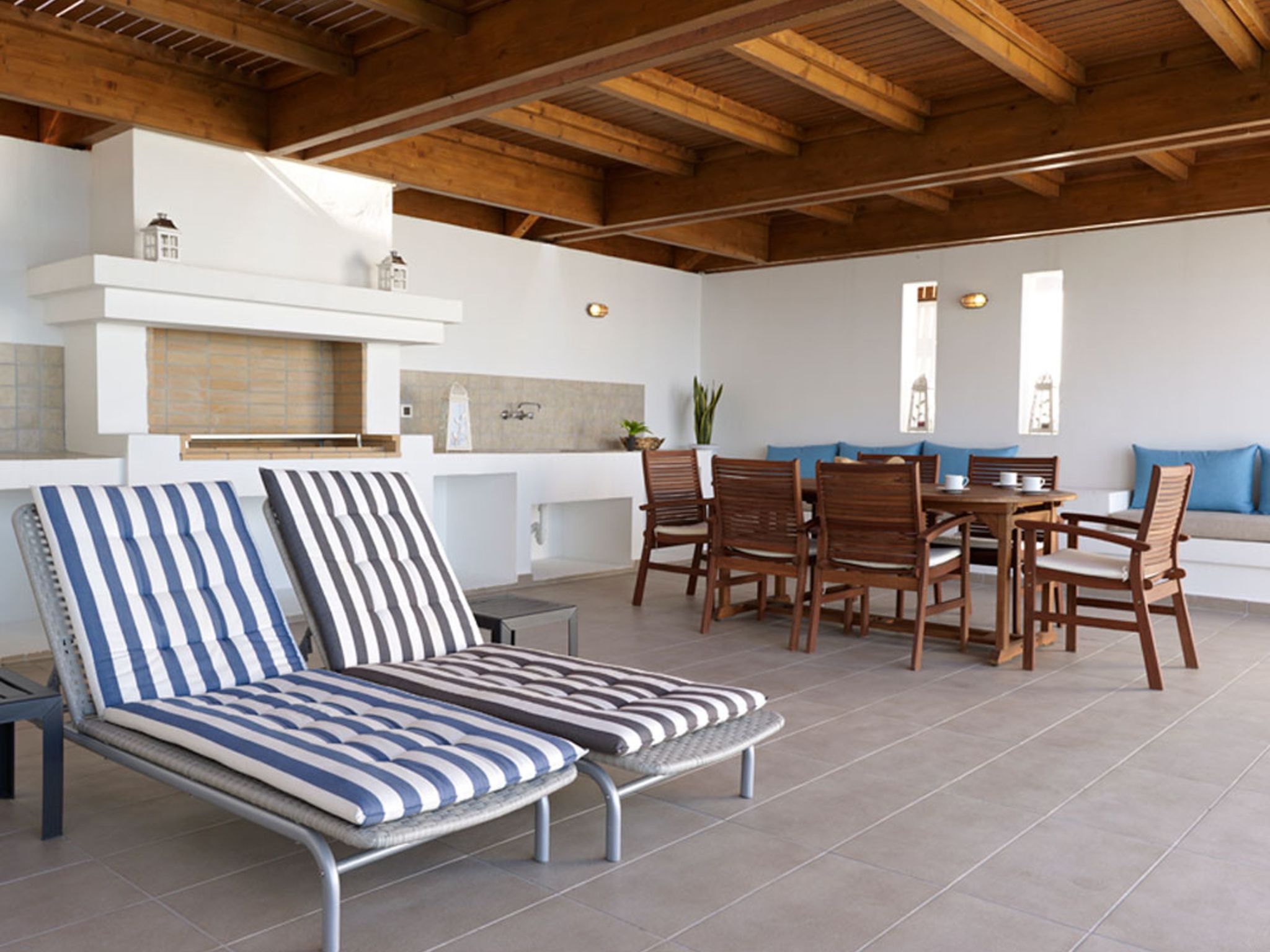 Haus in Vlycha Beach mit Infinity-Pool - Binnen