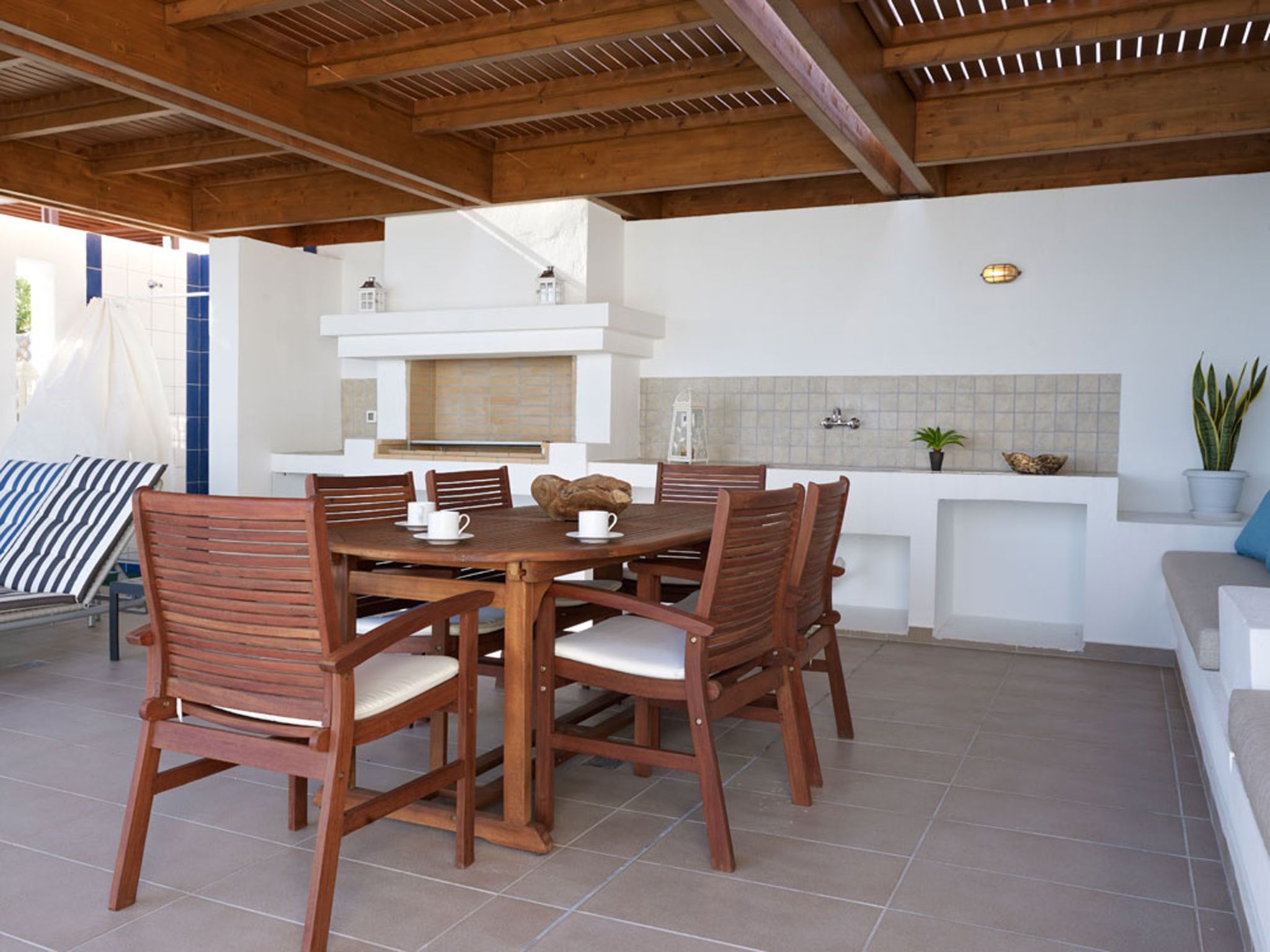 Haus in Vlycha Beach mit Infinity-Pool - Binnen