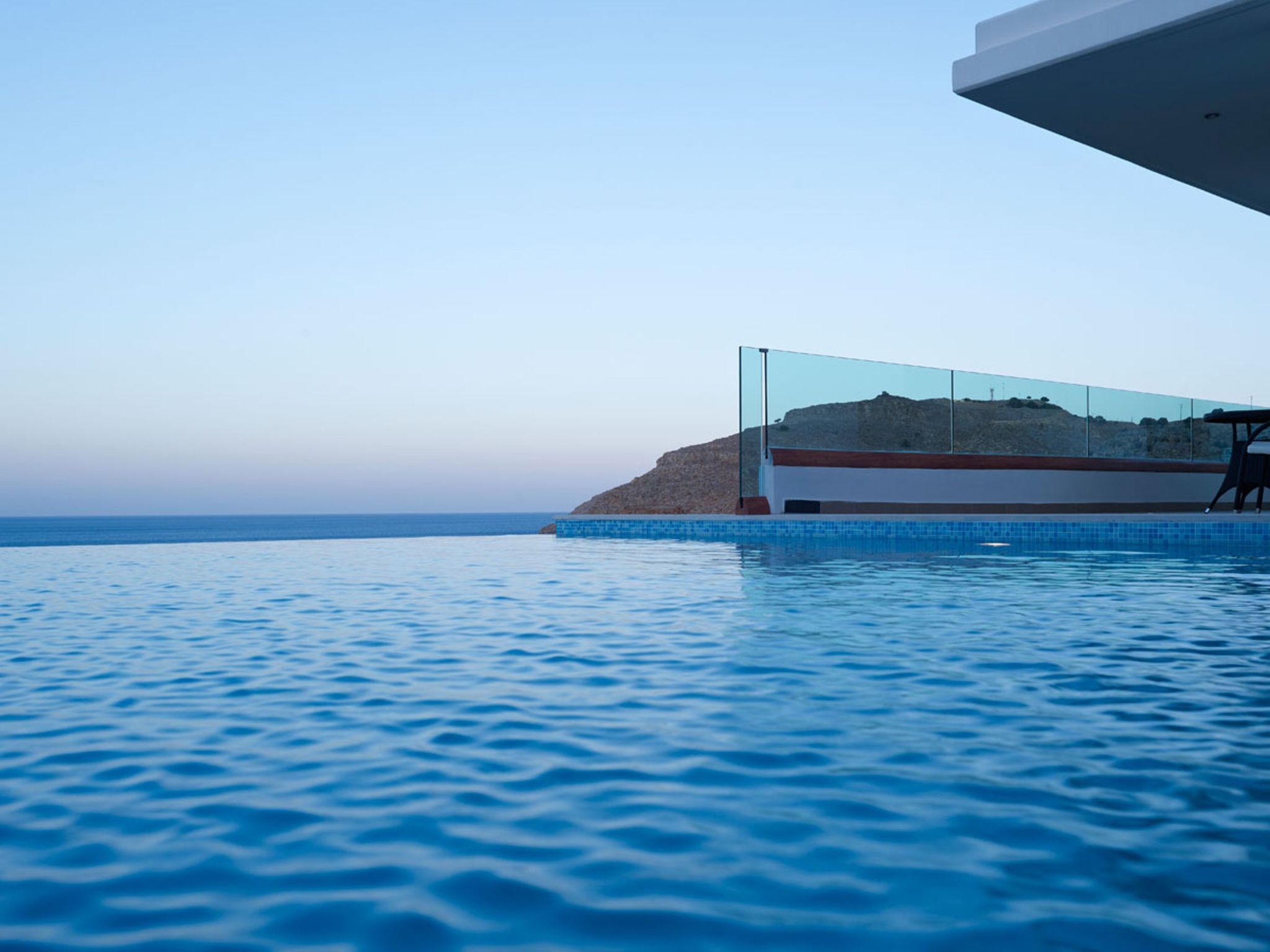 Haus in Vlycha Beach mit Infinity-Pool - Buiten
