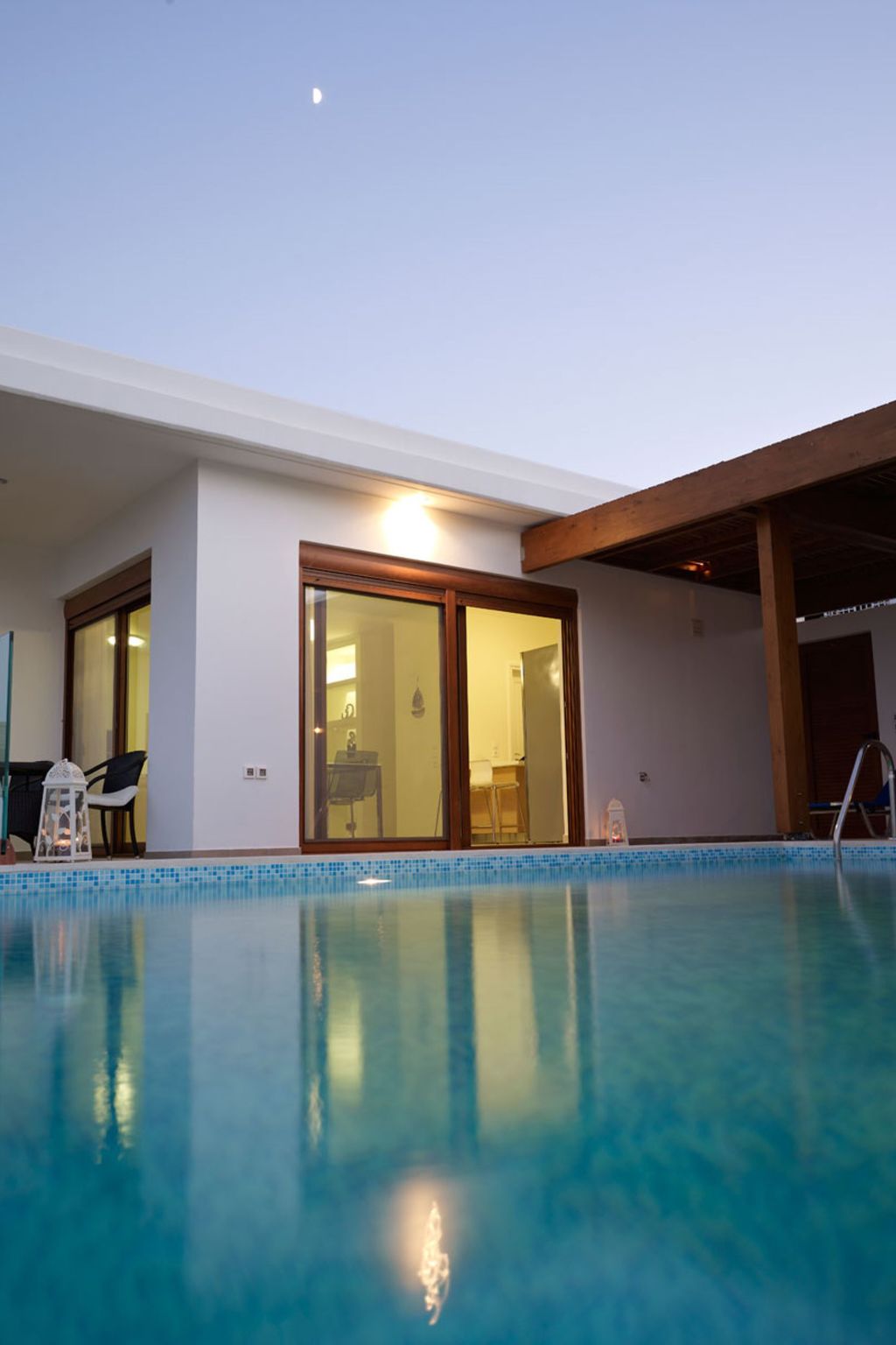 Haus in Vlycha Beach mit Infinity-Pool - Buiten