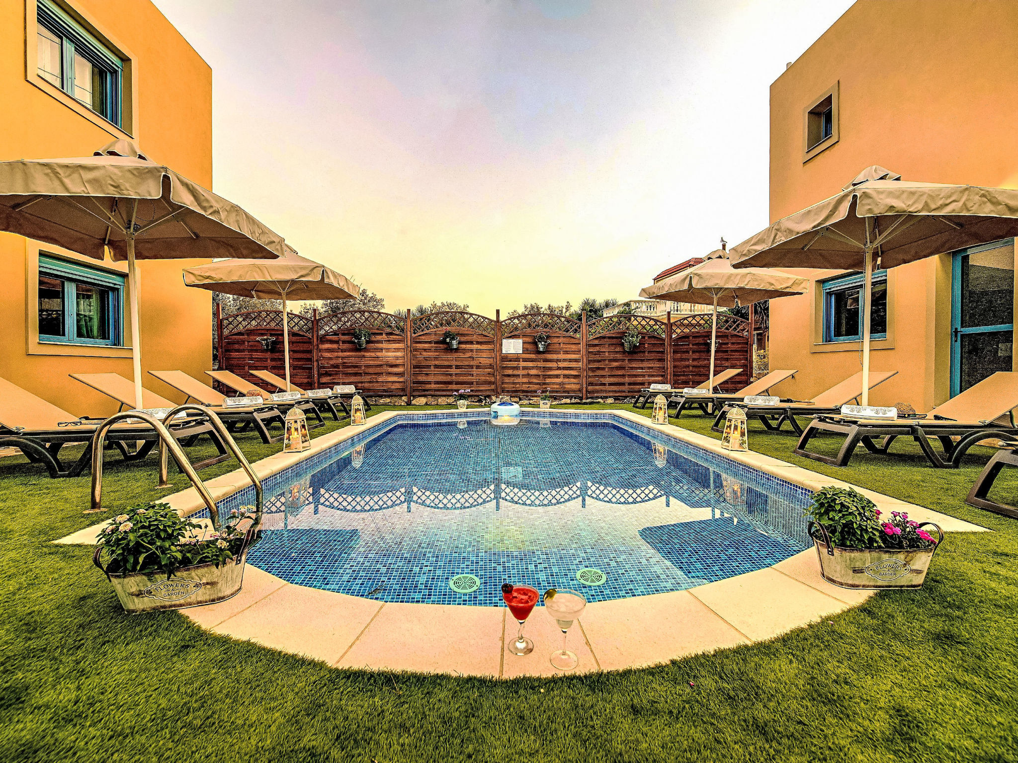 Retro Villas - Deluxe with Pool