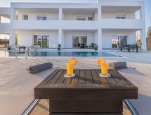 Vigla Kiotari: Vrijstaande villa met privézwembad op 100m van het strand in Gennadi - thumbnail 2