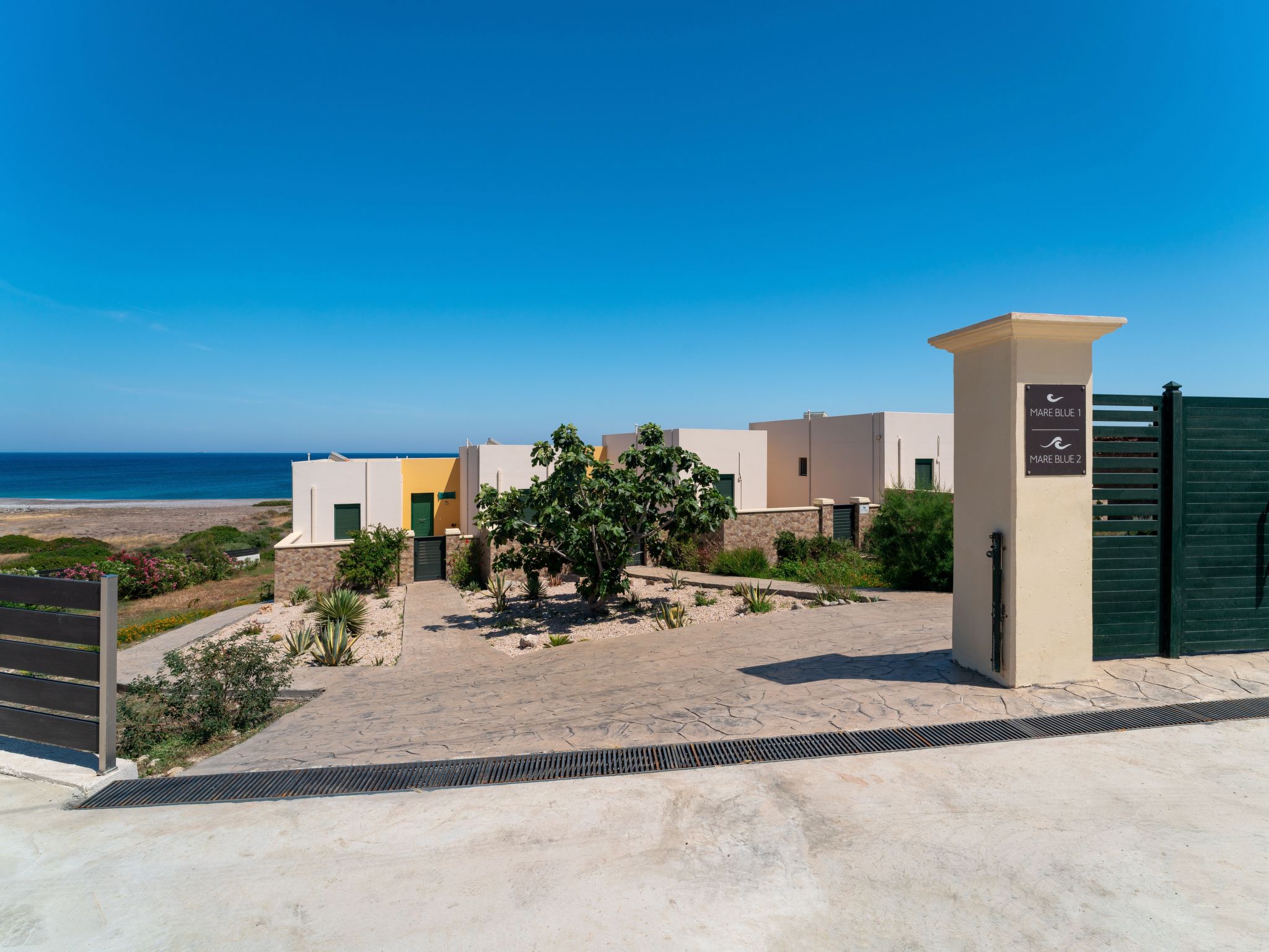 Photo of Mare Blu 1 am Strand