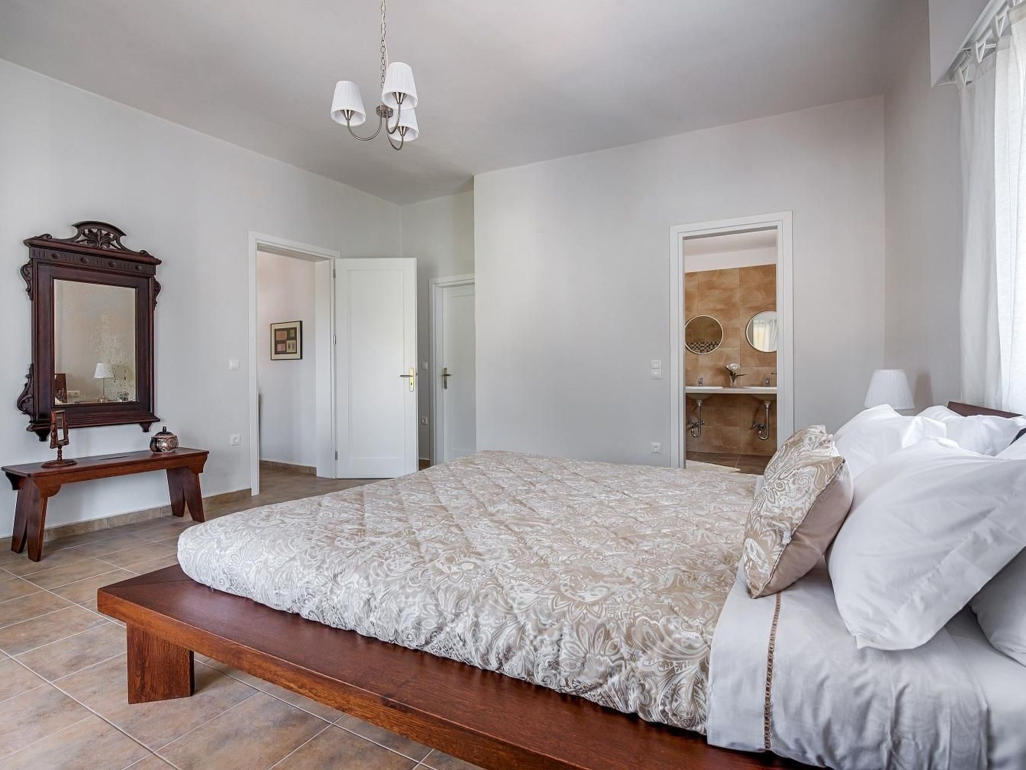 "Despina's Terrace"-Dedans