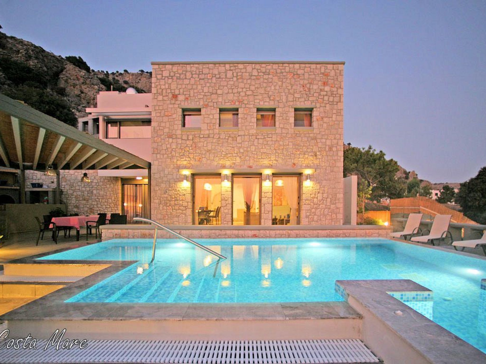 Villa CostaMare - Luxuriöse, neu gebaute Steinvilla