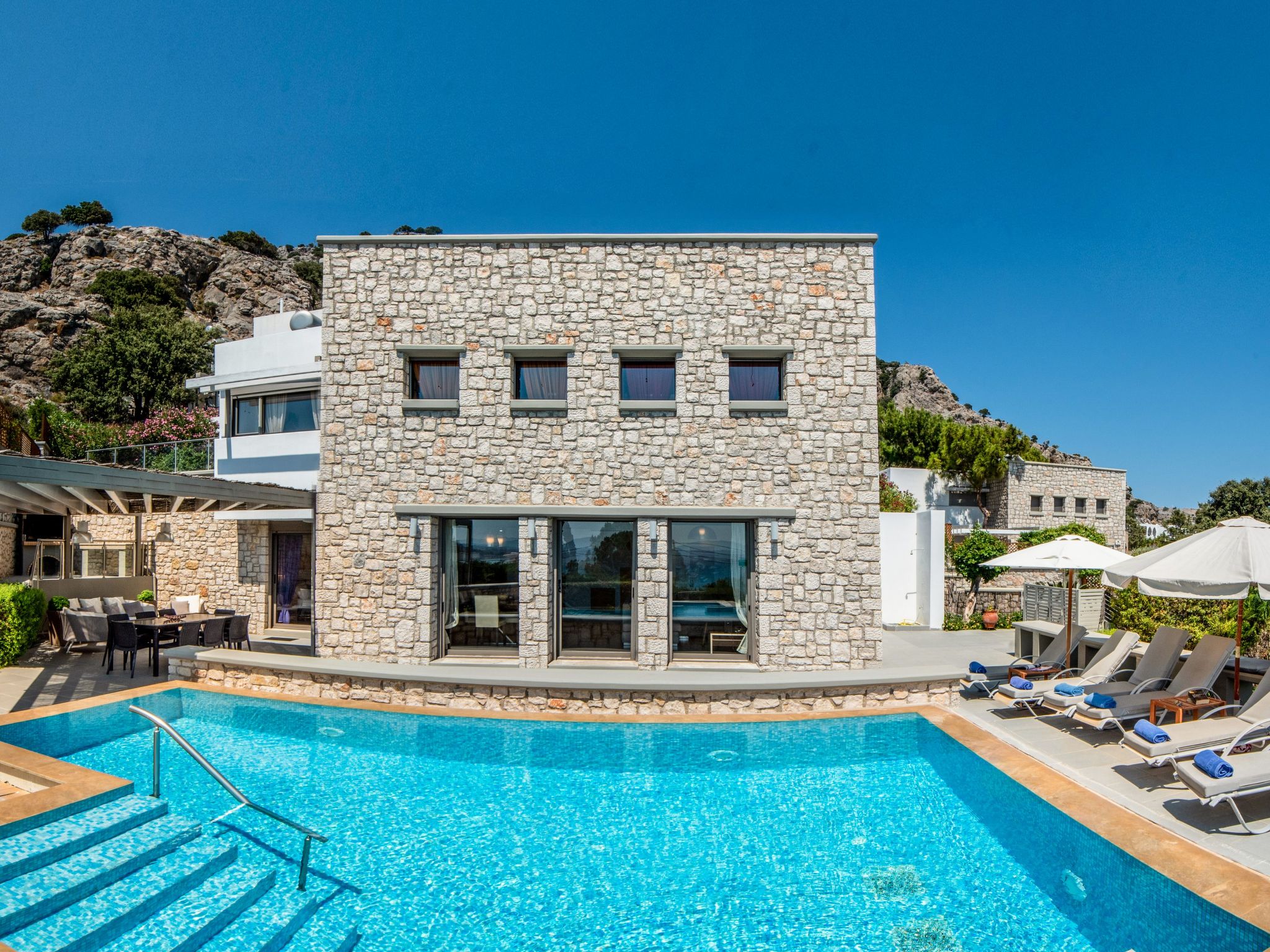 Villa CostaMare - Luxuriöse, neu gebaute Steinvilla